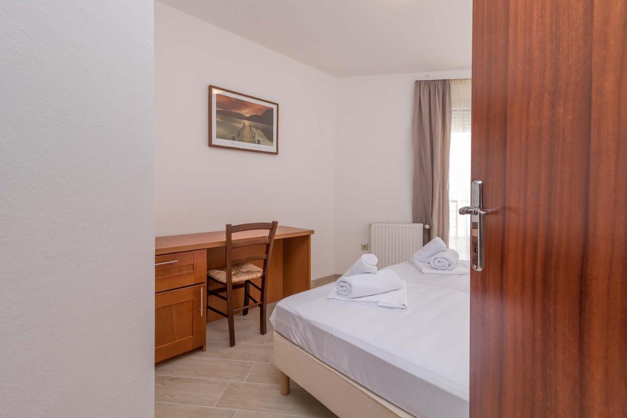 Porto Samaria Holiday Resort Trogir Chambre photo